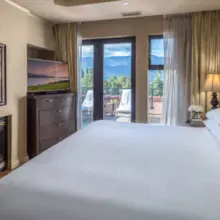 Kelowna Luxury Golf And Wine Tour
